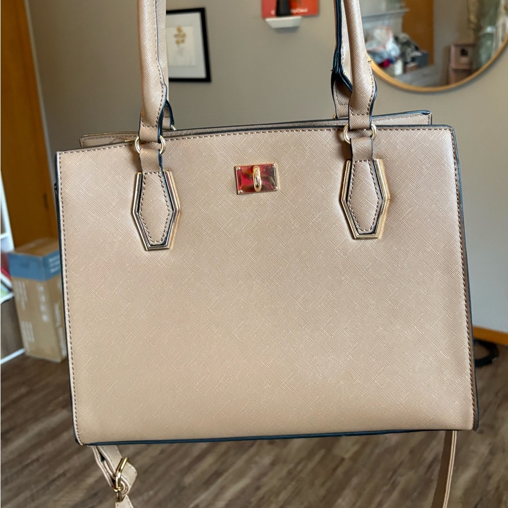 Elegant Tan Handbag
